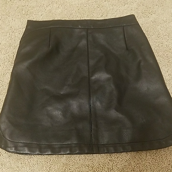 Leather skirt with patches - Picture 2 of 3